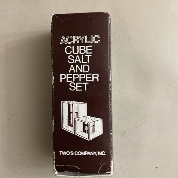 NWOT:  TWO’S COMPNY Salt & Pepper set - Picture 7 of 10